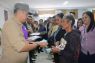 Pemkab Taput serahkan bantuan dana jaminan hidup korban dampak bencana