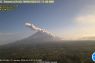 Gunung Semeru erupsi disertai awan panas guguran sejauh 4 km
