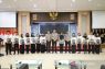 Pelepasan Peserta Magang Kemnaker Batch III di Kanwil Kemenkum Riau