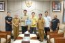 Kawinkan dua gelar, Bupati Banjar hadiahi Persemar Martapura bonus Rp25 juta