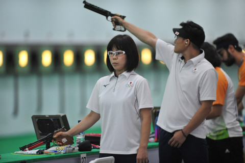 MENEMBAK - BEREGU CAMPURAN 10 METER AIR PISTOL