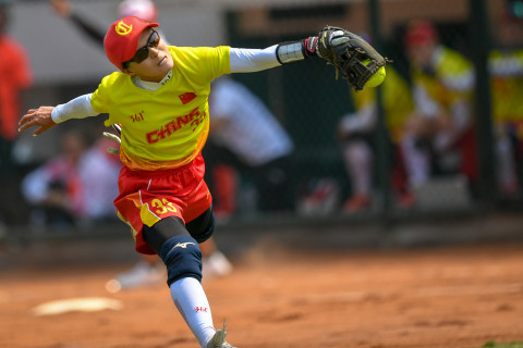 SOFTBALL PUTRI INDONESIA VS CHINA