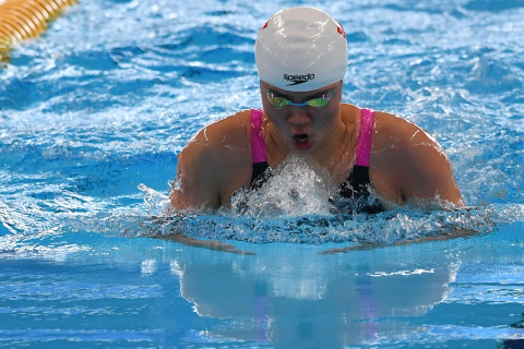 RENANG PENYISIHAN GAYA DADA PUTRI 100 METER