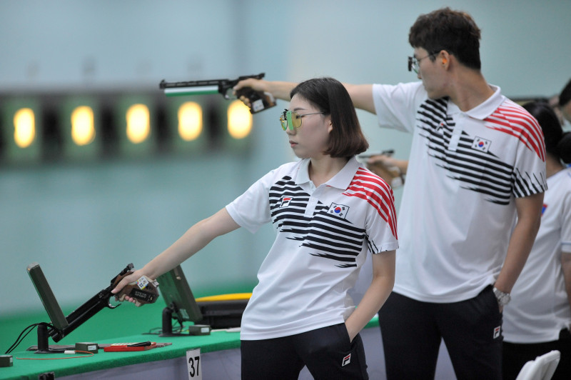 MENEMBAK - BEREGU CAMPURAN 10 METER AIR PISTOL