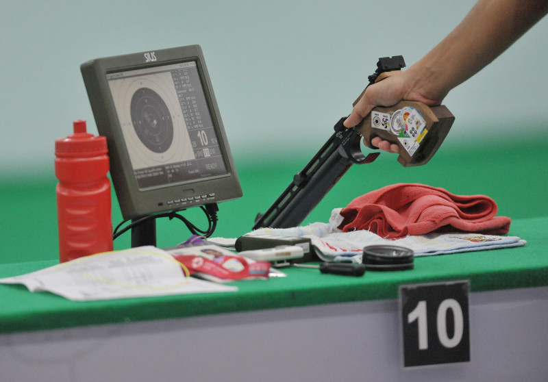 MENEMBAK - BEREGU CAMPURAN 10 METER AIR PISTOL