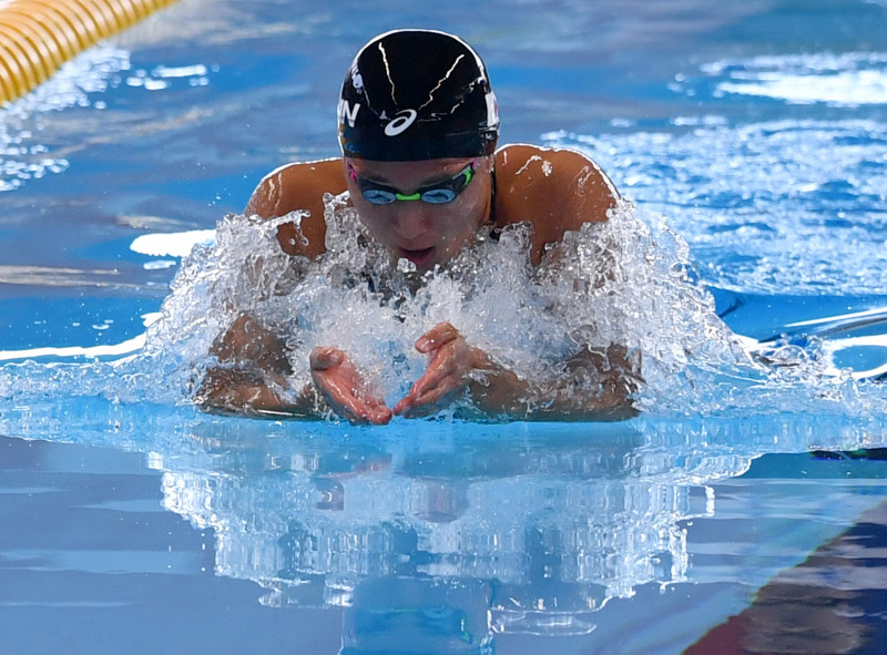 PENYISIHAN RENANG 100 METER DADA PUTRI