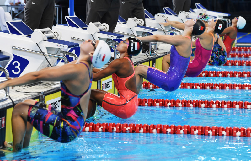 RENANG PENYISIHAN GAYA PUNGGUNG PUTRI 200 METER