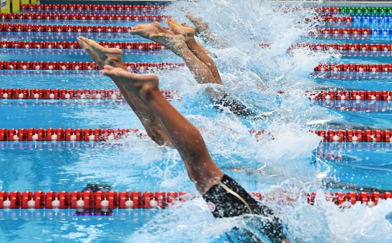 RENANG PENYISIHAN GAYA BEBAS PUTRA 200 M