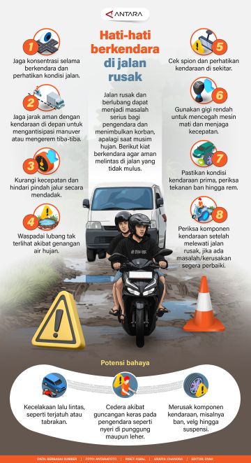 Hati-hati berkendara di jalan rusak