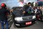 Demonstran Rusak Dua Mobil Dinas