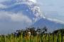 Warga Selo Nekad Ritual di Puncak Merapi